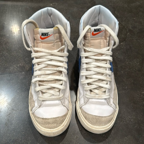 Women’s Nike Blazer Mid '77 'White Racer Blue Swoosh Sneakers - Picture 2 of 11